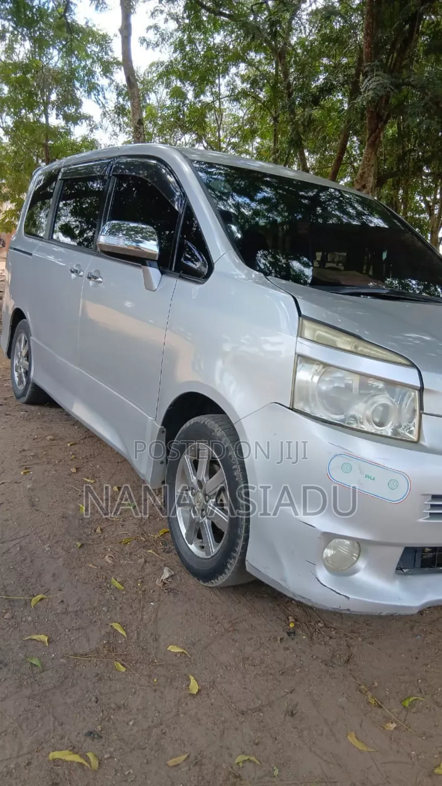 Toyota Voxy 2013 Silver