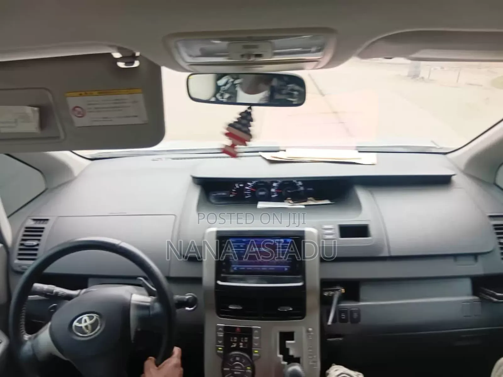 Toyota Voxy 2013 Silver