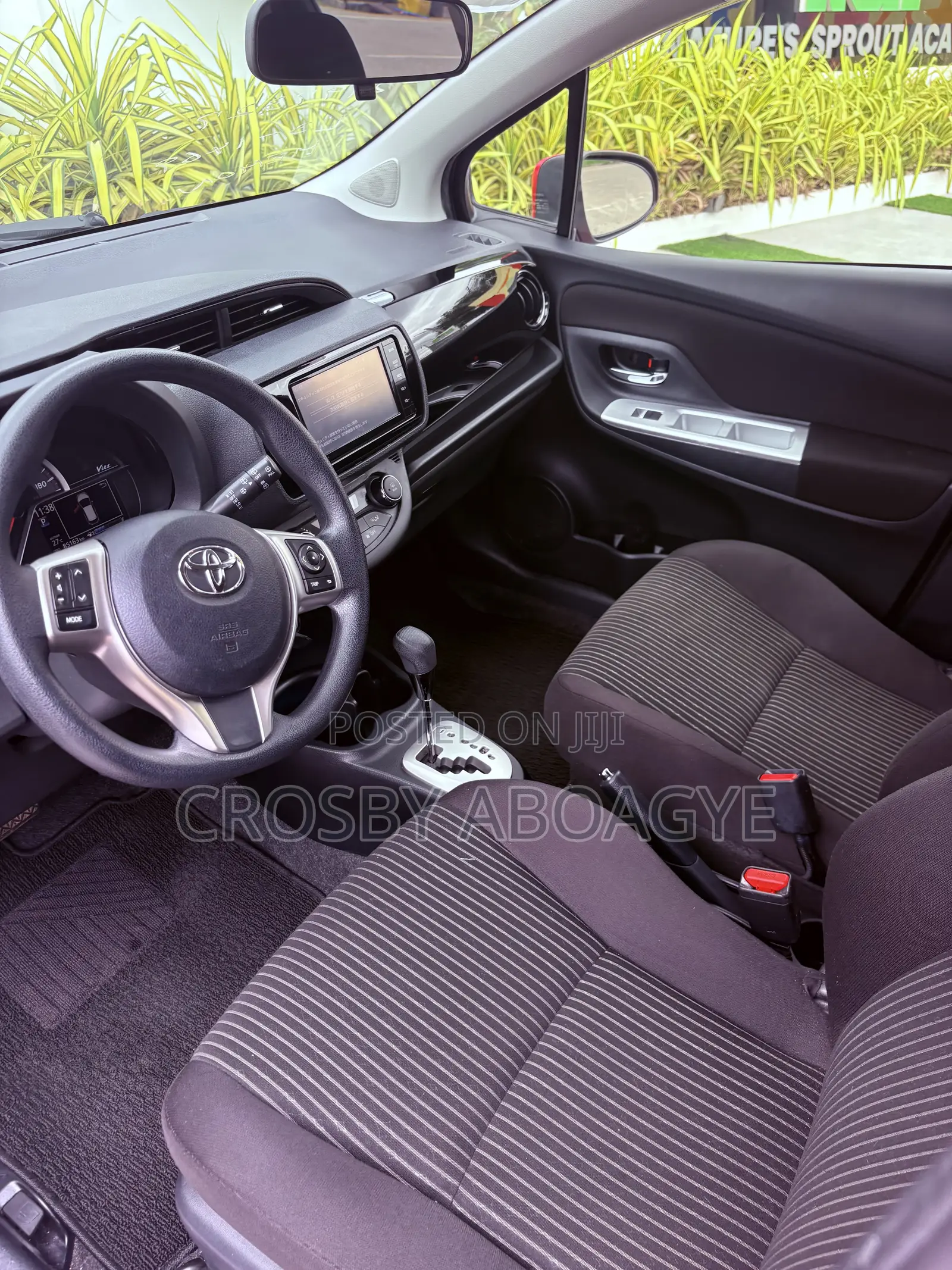 Toyota Vitz 1.3 FWD 5dr 2015 Pink