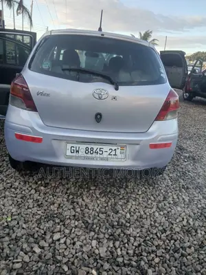Toyota Vitz 2010 Silver