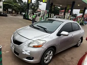 Toyota Yaris 2012 Silver