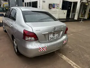 Toyota Yaris 2012 Silver