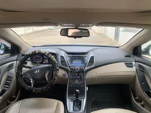 Hyundai Elantra Limited 4dr Sedan (1.8L 4cyl 6A) 2014 White