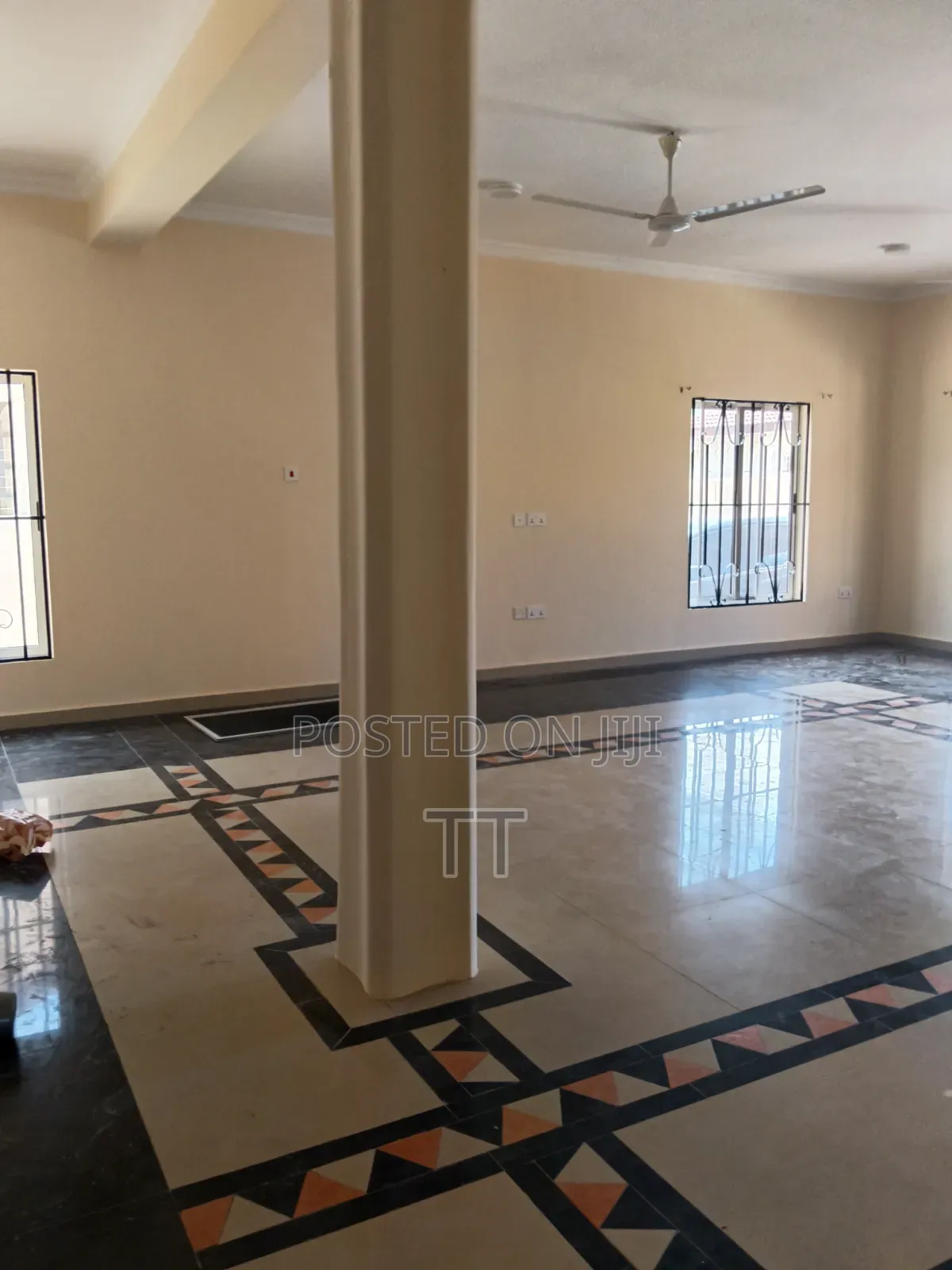 3bdrm House in Shell Sign Board, Coca Cola for rent