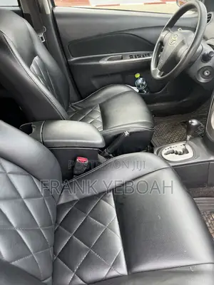 Toyota Yaris 2012 Silver