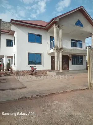 5bdrm House in East Amrahia, A&C Mall Area for sale