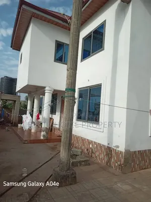 5bdrm House in East Amrahia, A&C Mall Area for sale