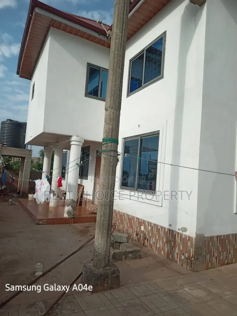 5bdrm House in East Amrahia, A&C Mall Area for sale