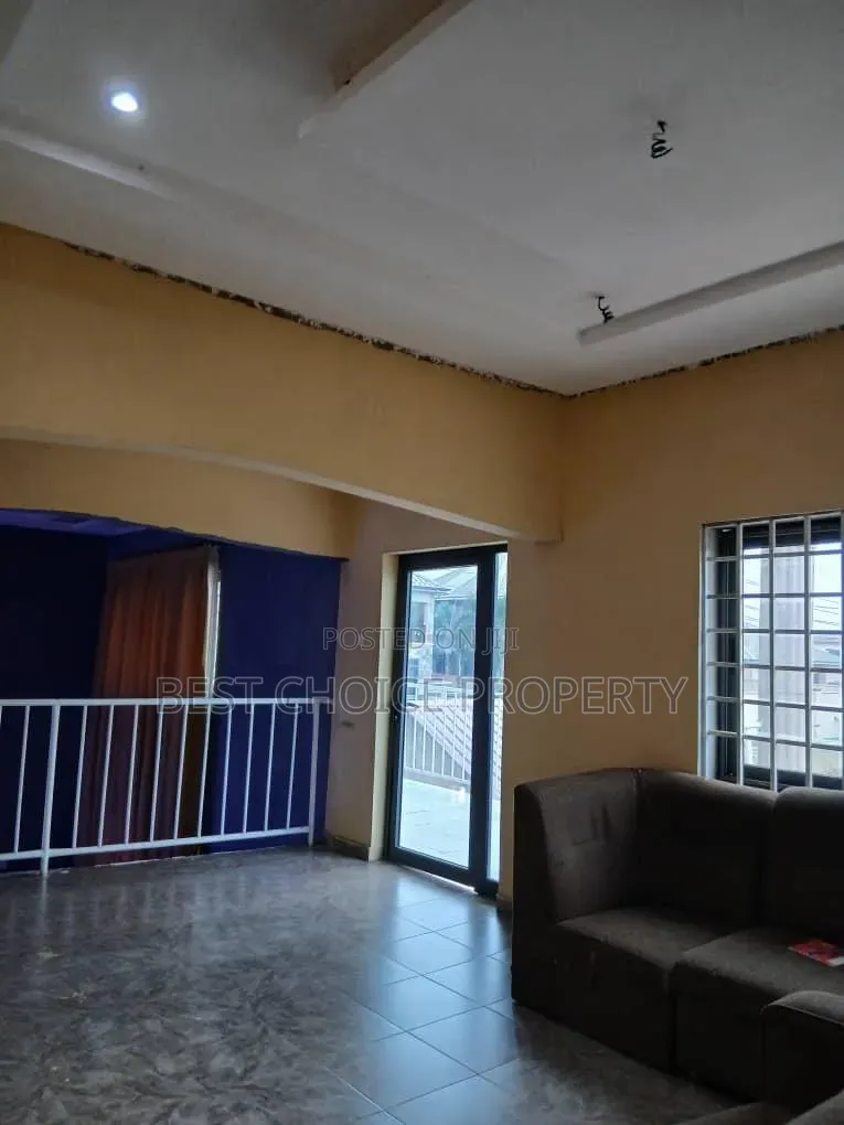 5bdrm House in East Amrahia, A&C Mall Area for sale