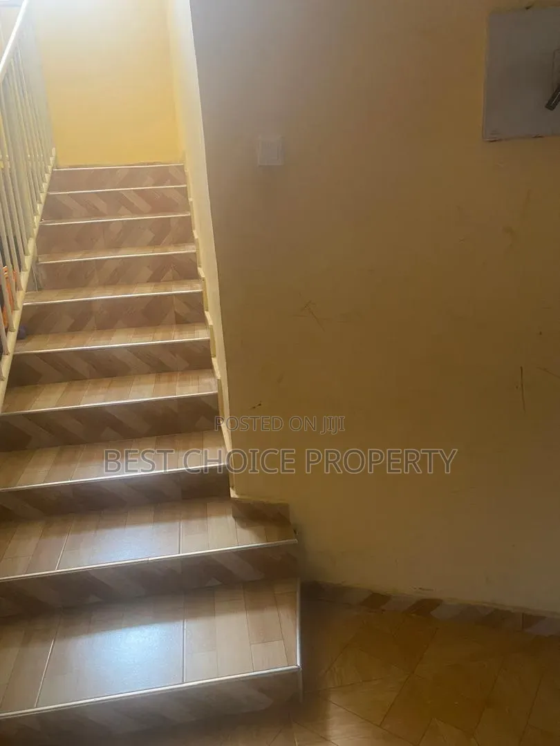 5bdrm House in East Amrahia, A&C Mall Area for sale