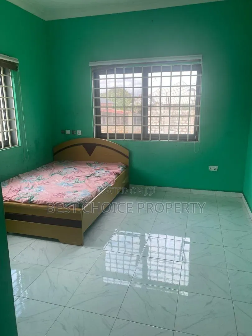 5bdrm House in East Amrahia, A&C Mall Area for sale