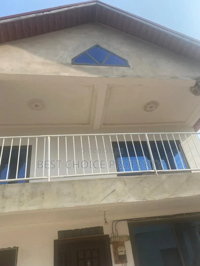 5bdrm House in East Amrahia, A&C Mall Area for sale