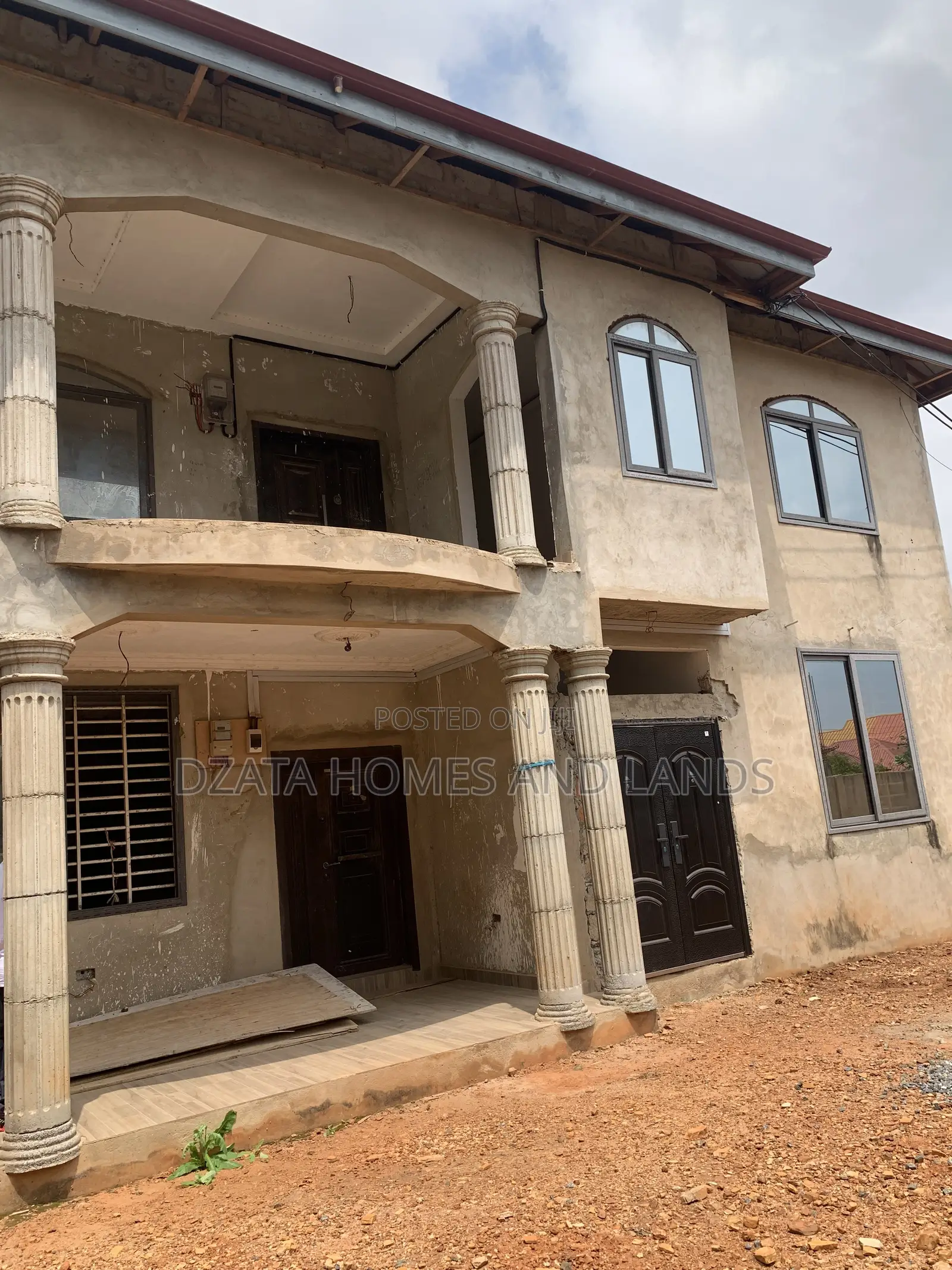6bdrm Apartment in Hfc Estate, Spintex for sale