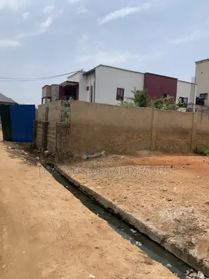 6bdrm Apartment in Hfc Estate, Spintex for sale