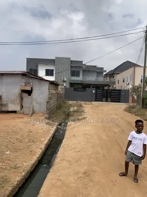 6bdrm Apartment in Hfc Estate, Spintex for sale