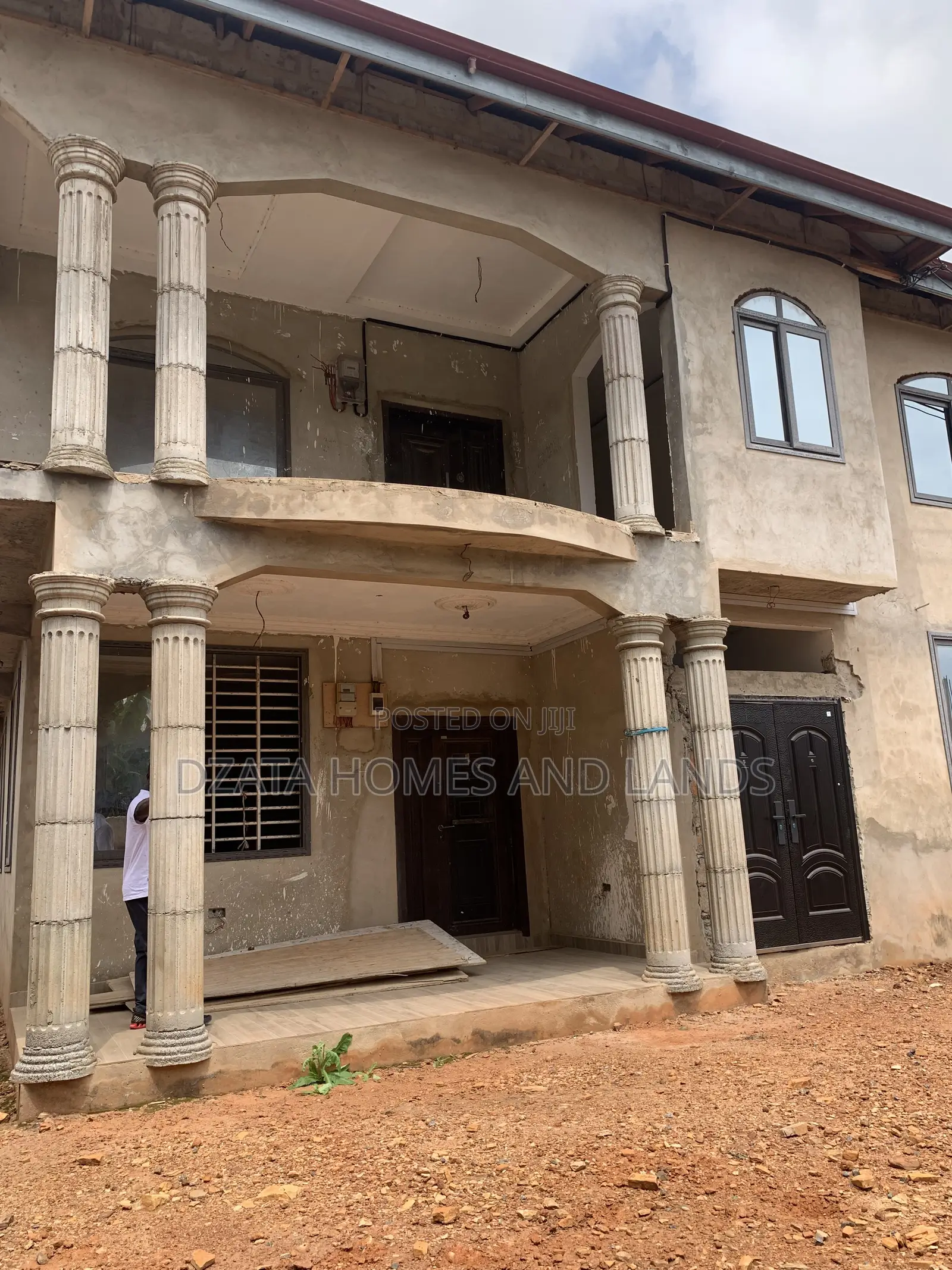 6bdrm Apartment in Hfc Estate, Spintex for sale
