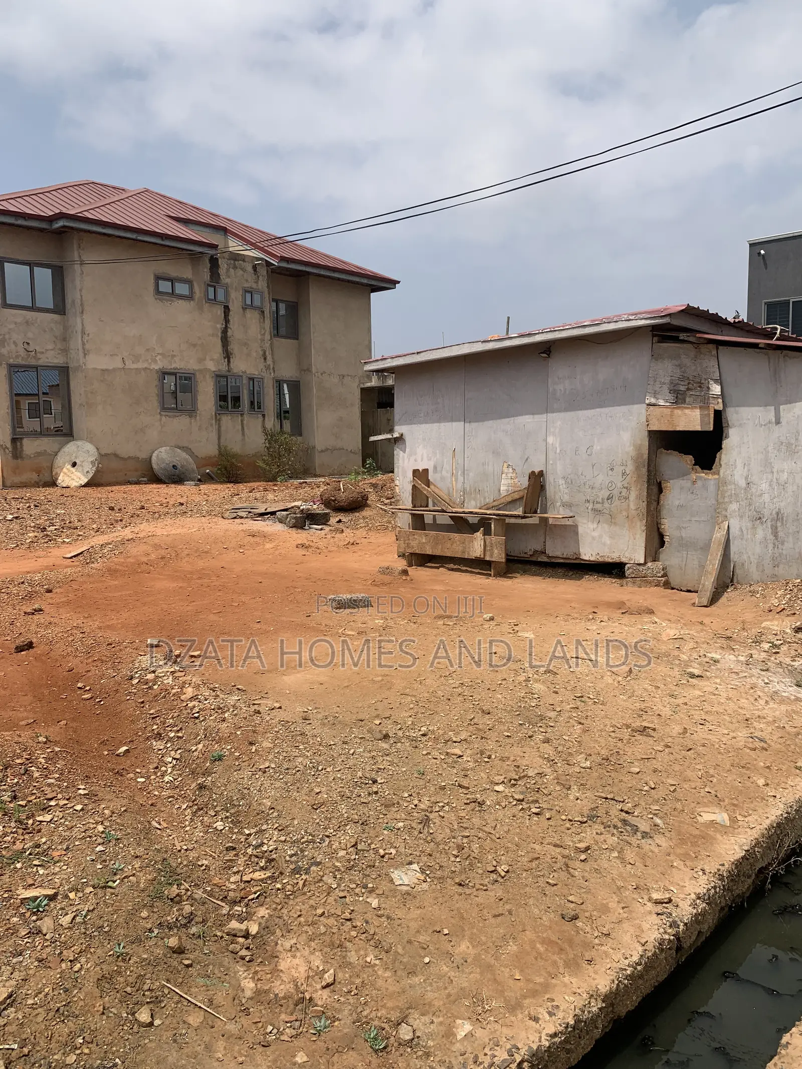 6bdrm Apartment in Hfc Estate, Spintex for sale