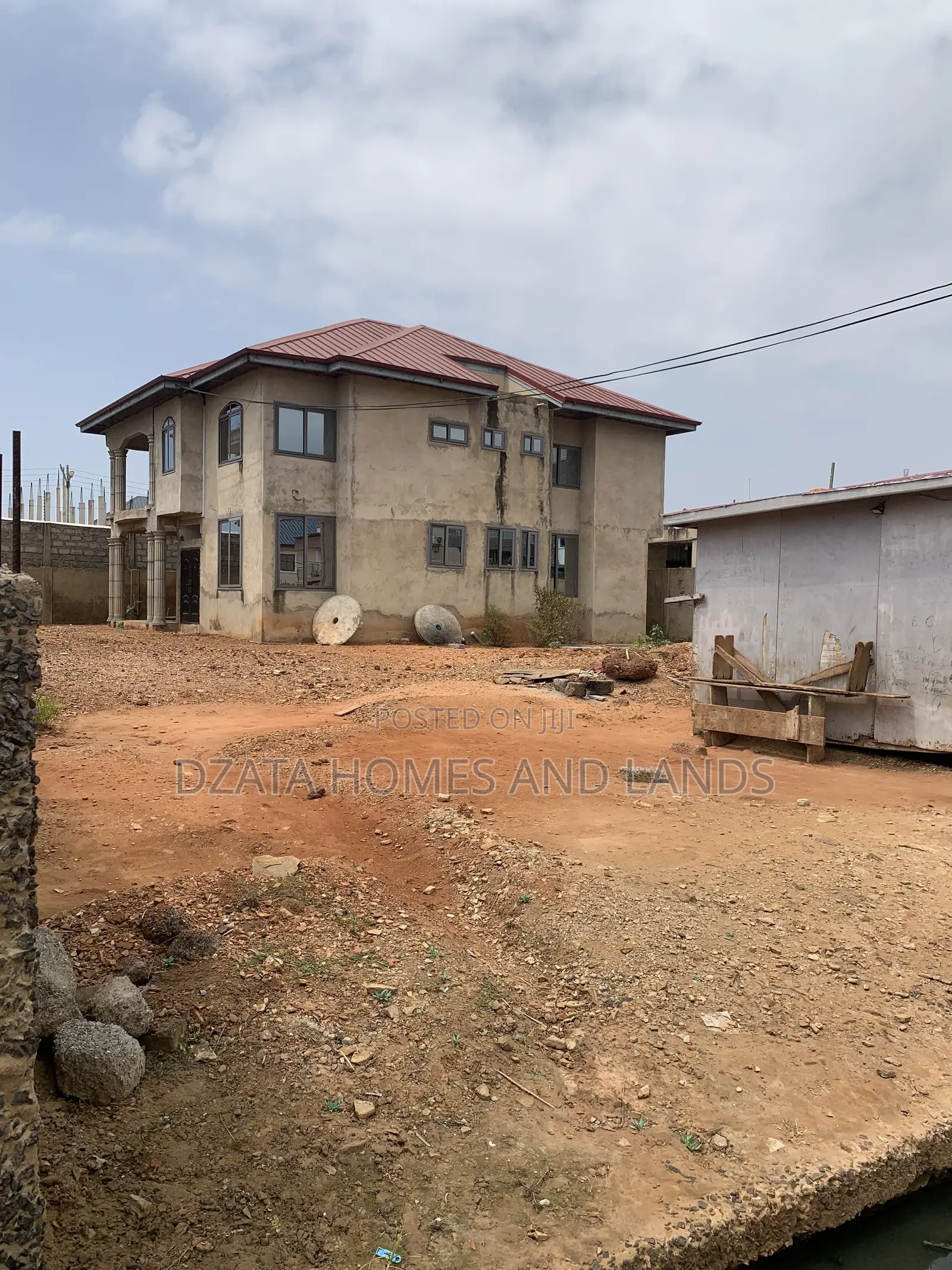 6bdrm Apartment in Hfc Estate, Spintex for sale