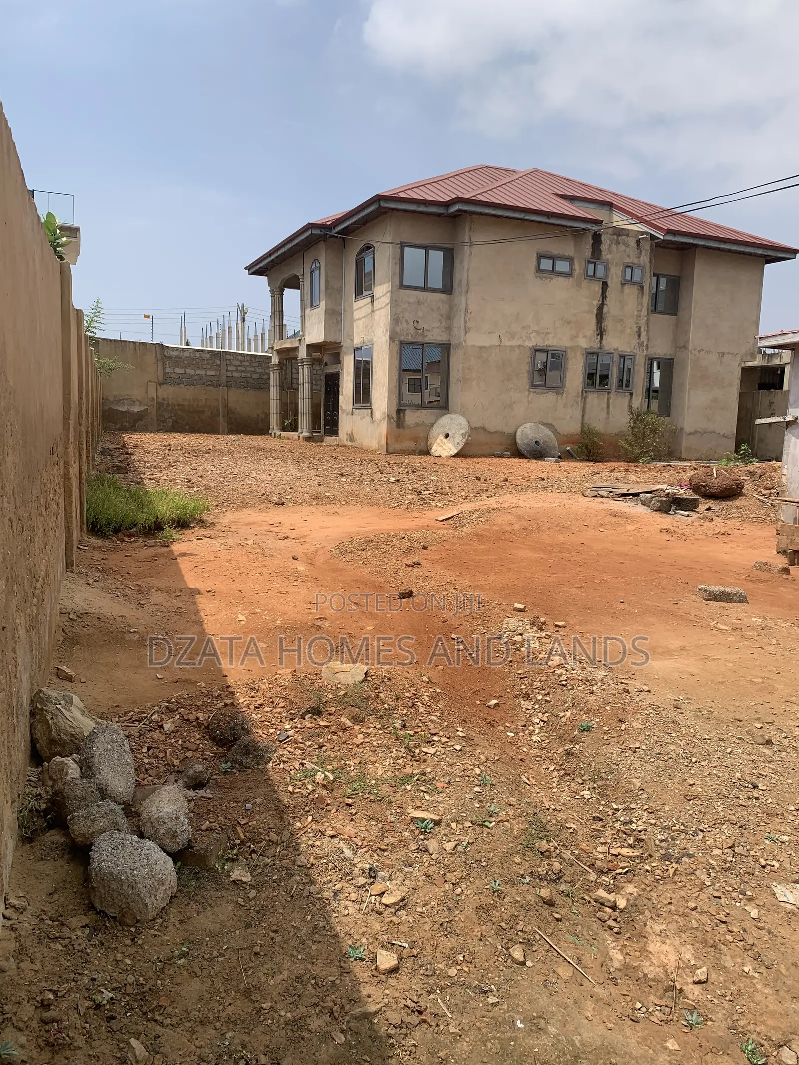 6bdrm Apartment in Hfc Estate, Spintex for sale