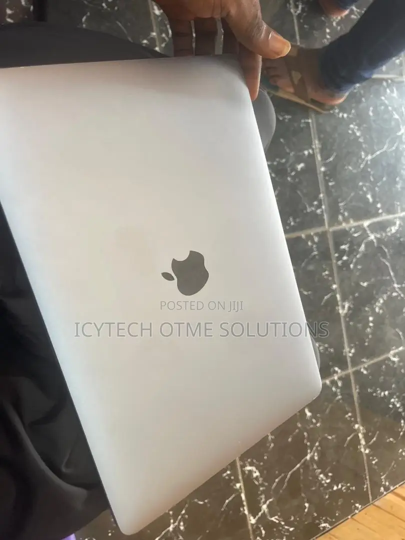 Laptop Apple MacBook Pro 2017 8GB Intel Core i5 SSHD (Hybrid) 512GB