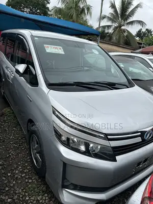 Toyota Voxy Hybrid ZS Kirameki 2WD 7-Seater 2017 Silver