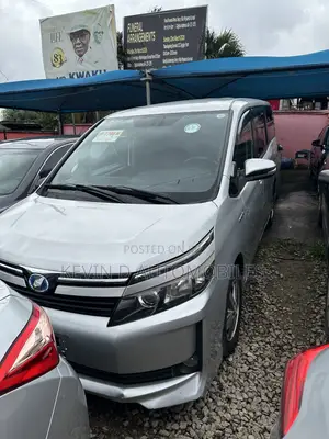 Toyota Voxy Hybrid ZS Kirameki 2WD 7-Seater 2017 Silver