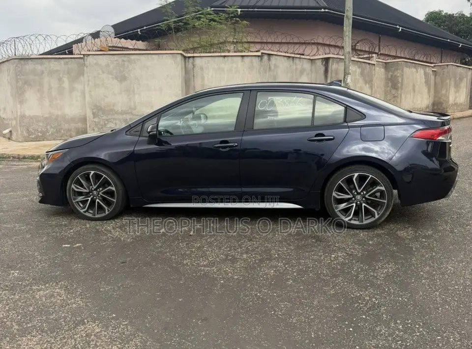 Toyota Corolla SE 2021 Blue