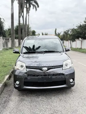 Toyota Sienta 1.5 AWD 2012 Gray