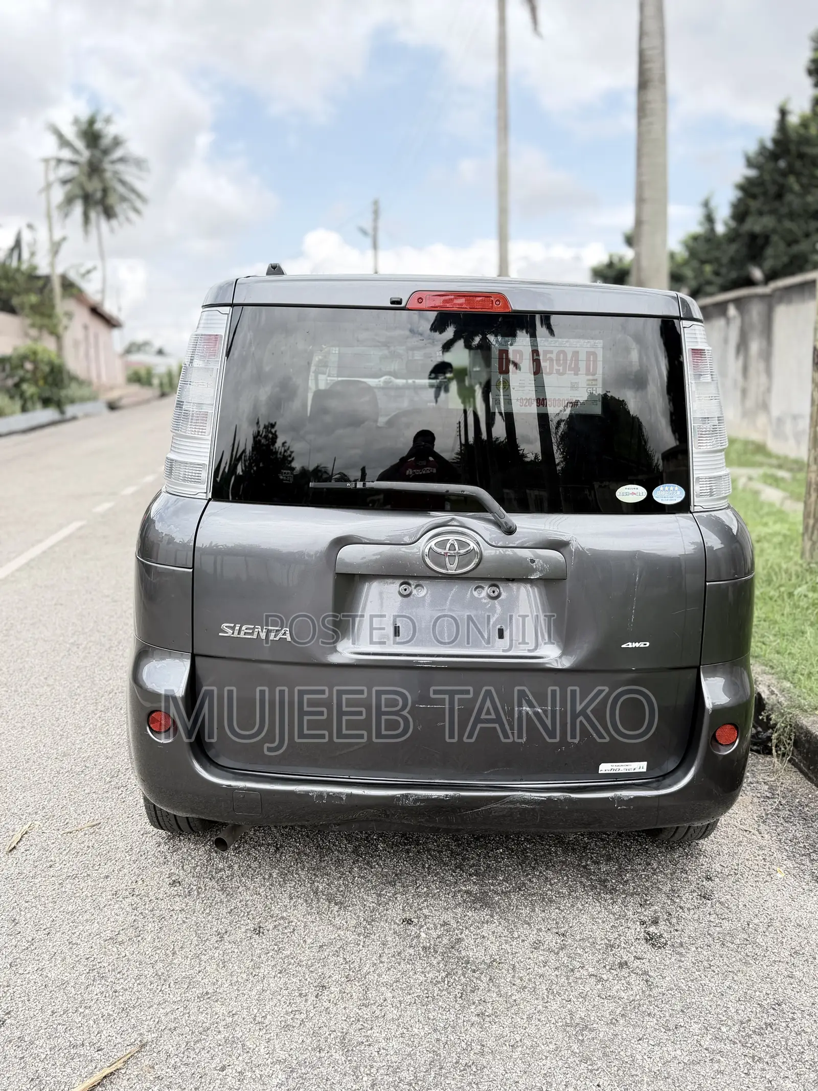 Toyota Sienta 1.5 AWD 2012 Gray