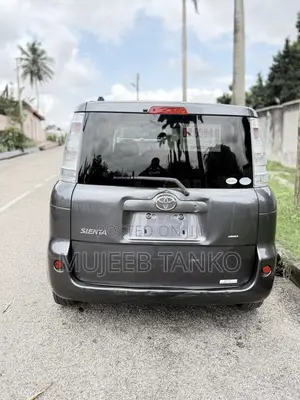 Toyota Sienta 1.5 AWD 2012 Gray