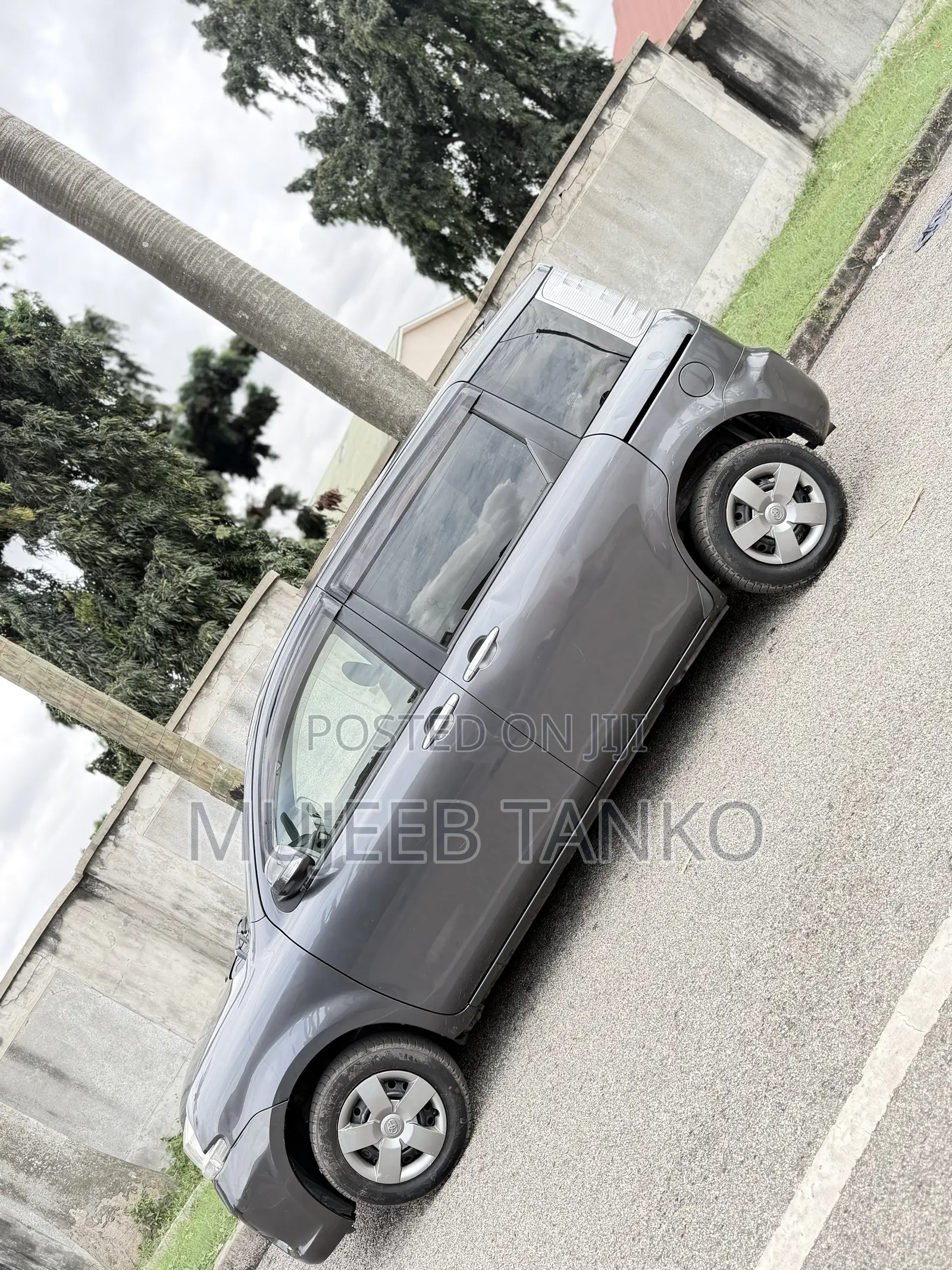 Toyota Sienta 1.5 AWD 2012 Gray