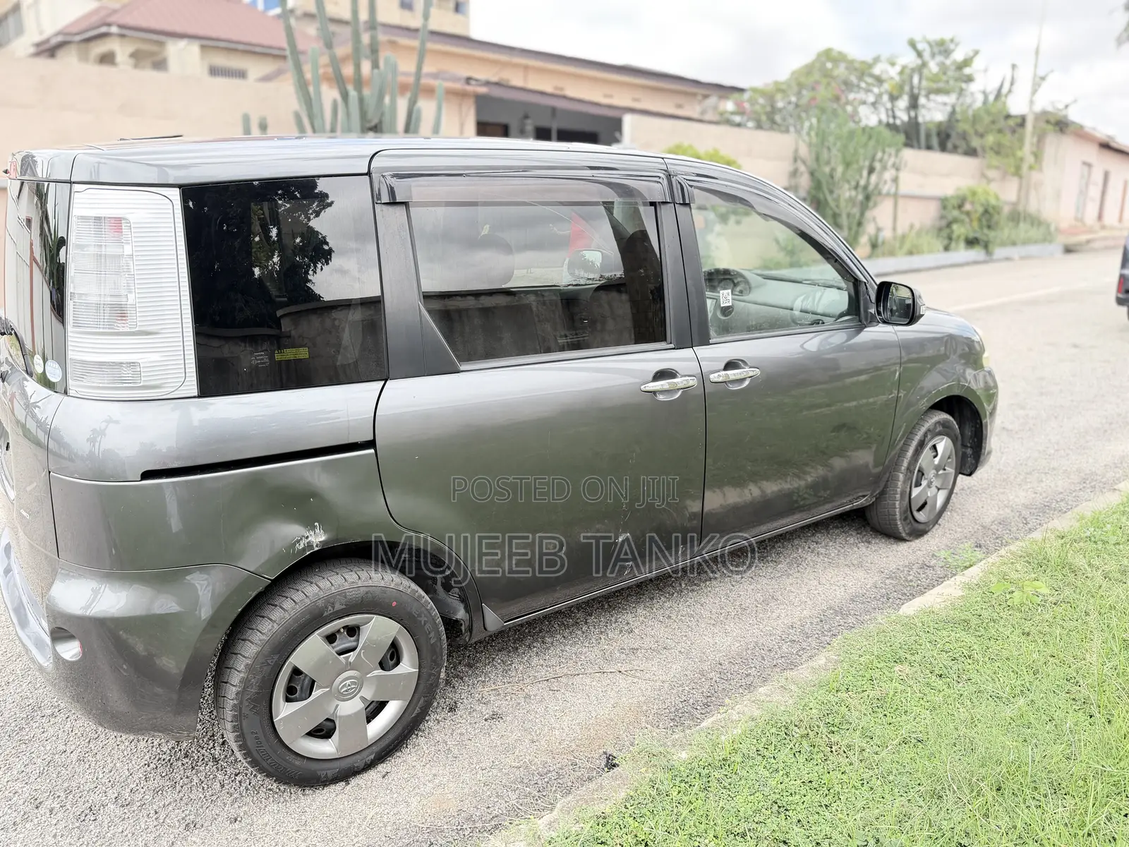 Toyota Sienta 1.5 AWD 2012 Gray