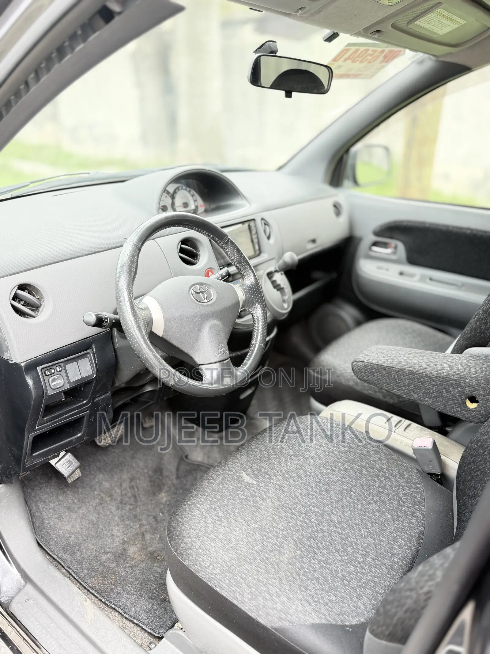Toyota Sienta 1.5 AWD 2012 Gray