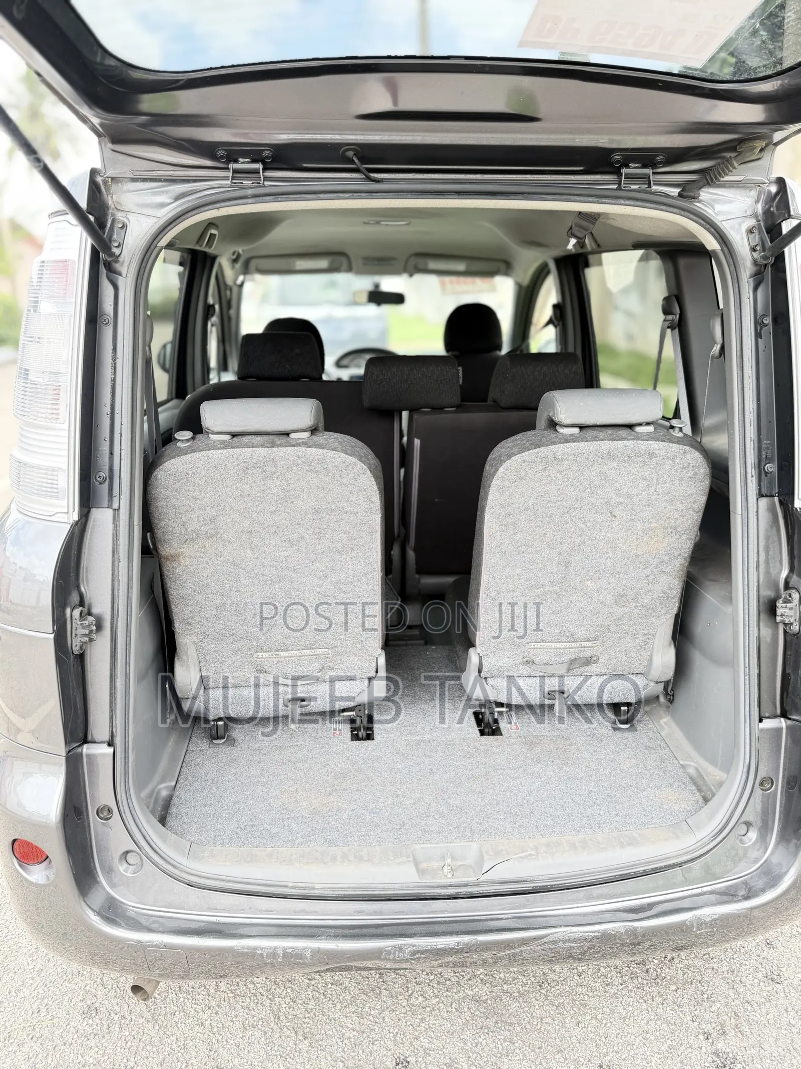 Toyota Sienta 1.5 AWD 2012 Gray