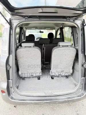 Toyota Sienta 1.5 AWD 2012 Gray