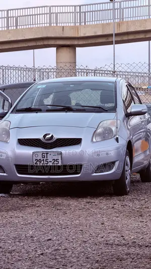 Toyota Vitz 1.3 FWD 5dr 2010 Purple
