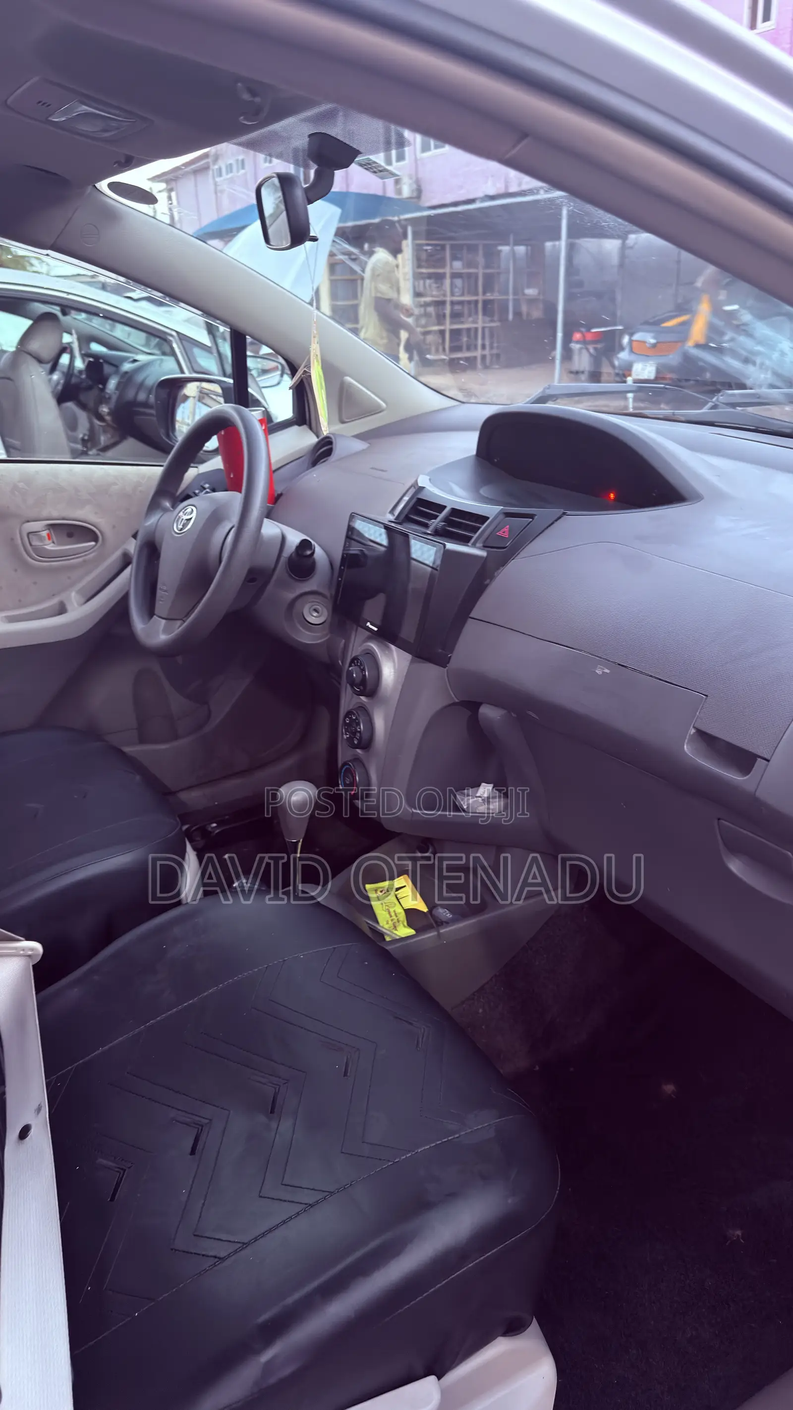 Toyota Vitz 1.3 FWD 5dr 2010 Purple