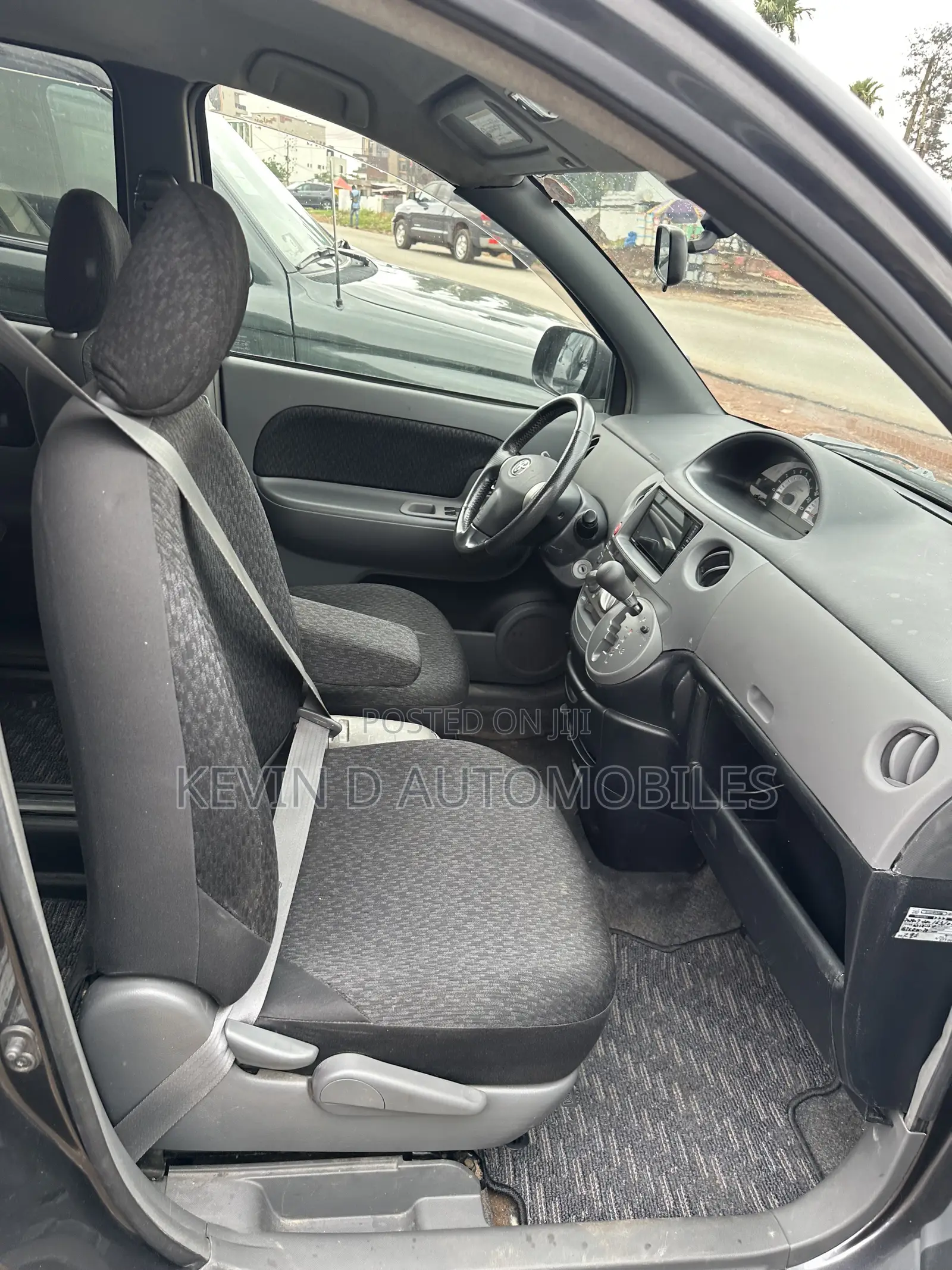 Toyota Sienta 1.5 AWD 2013 Gray