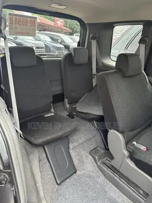 Toyota Sienta 1.5 AWD 2013 Gray
