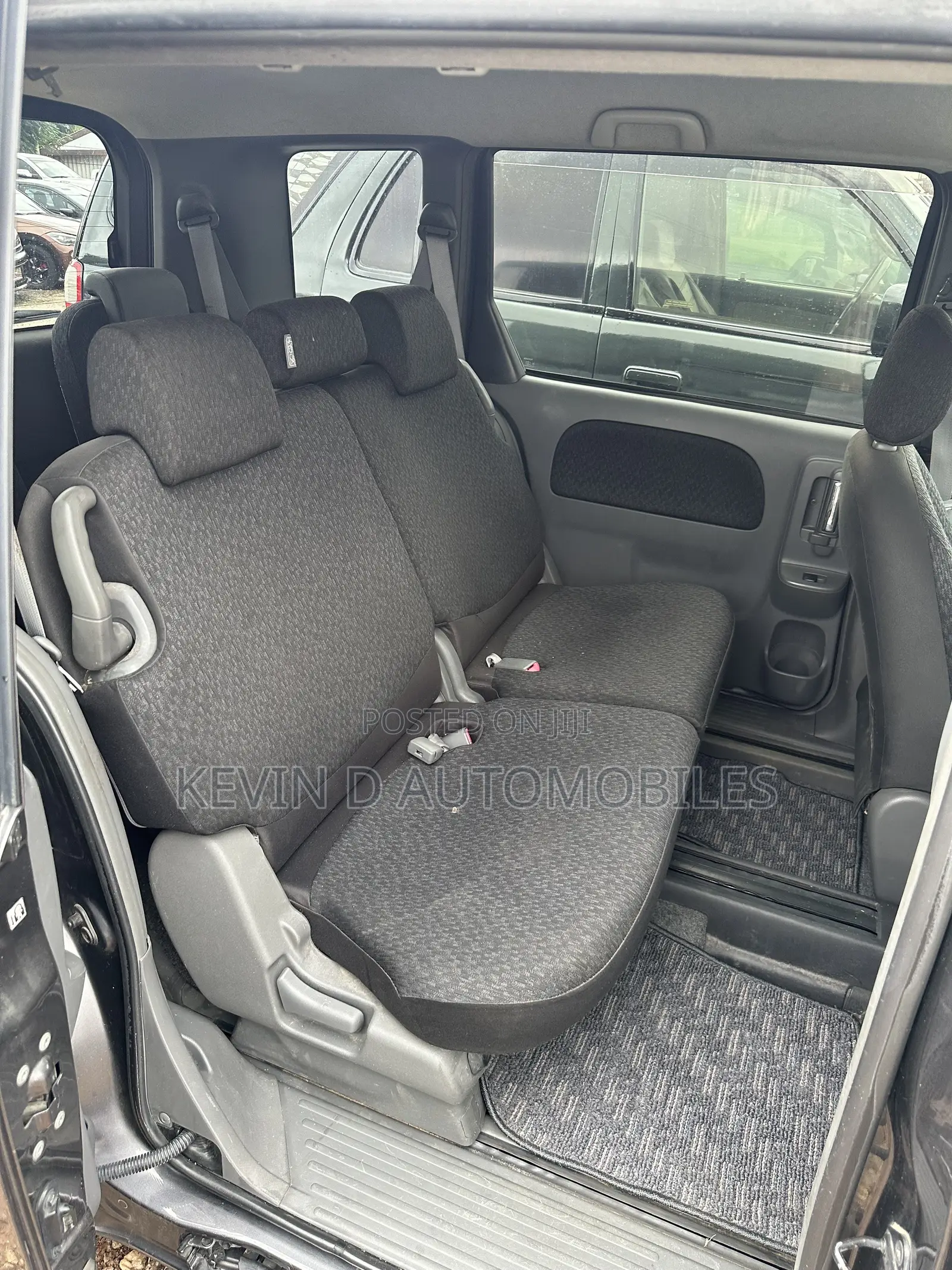 Toyota Sienta 1.5 AWD 2013 Gray