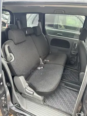 Toyota Sienta 1.5 AWD 2013 Gray