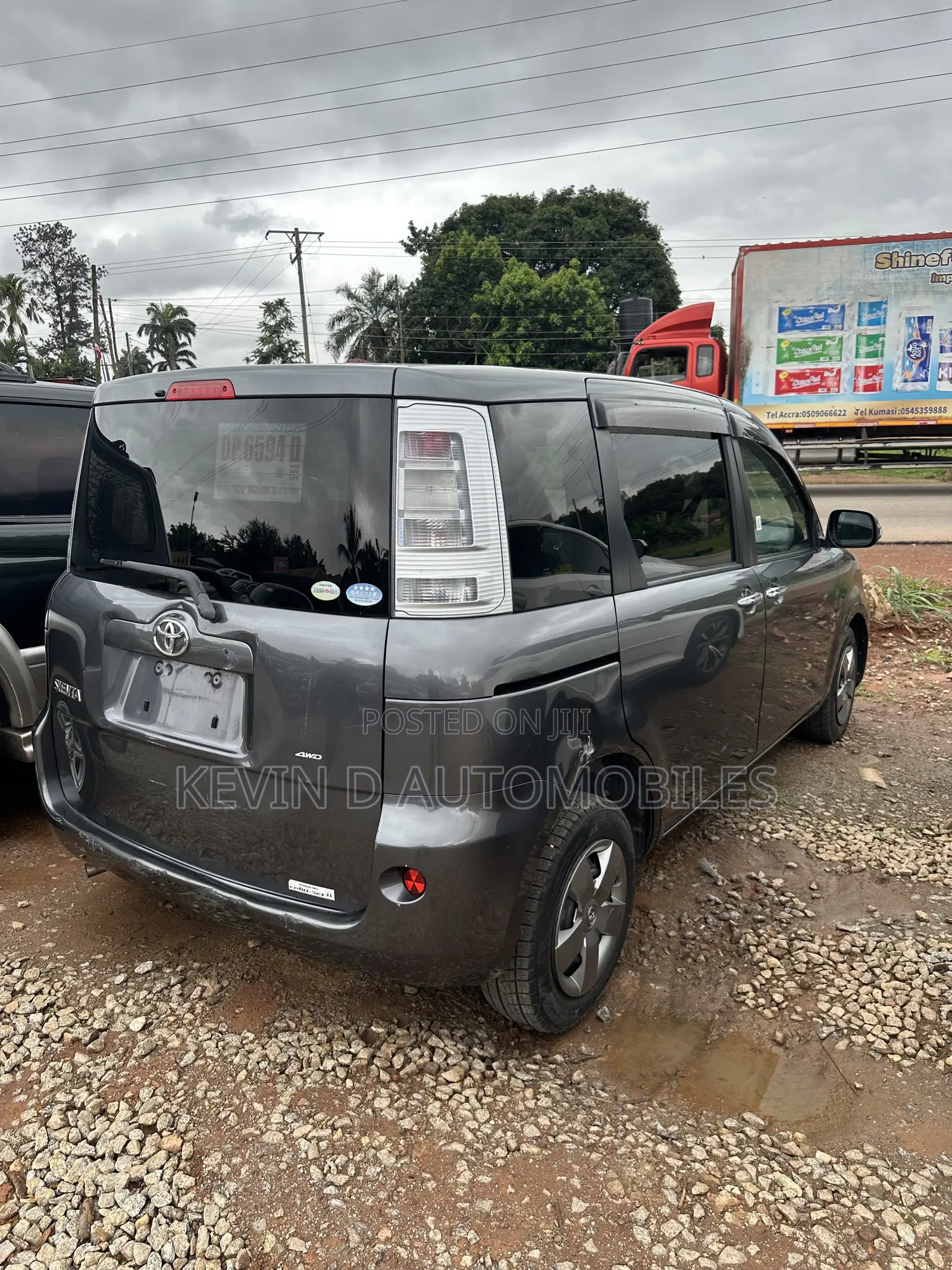 Toyota Sienta 1.5 AWD 2013 Gray