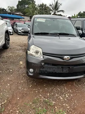 Toyota Sienta 1.5 AWD 2013 Gray