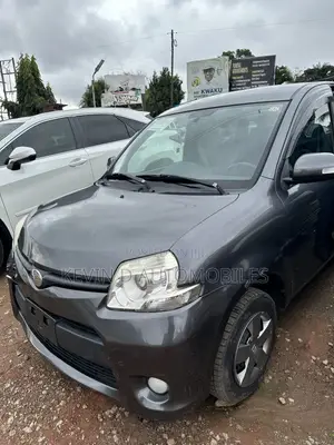 Toyota Sienta 1.5 AWD 2013 Gray