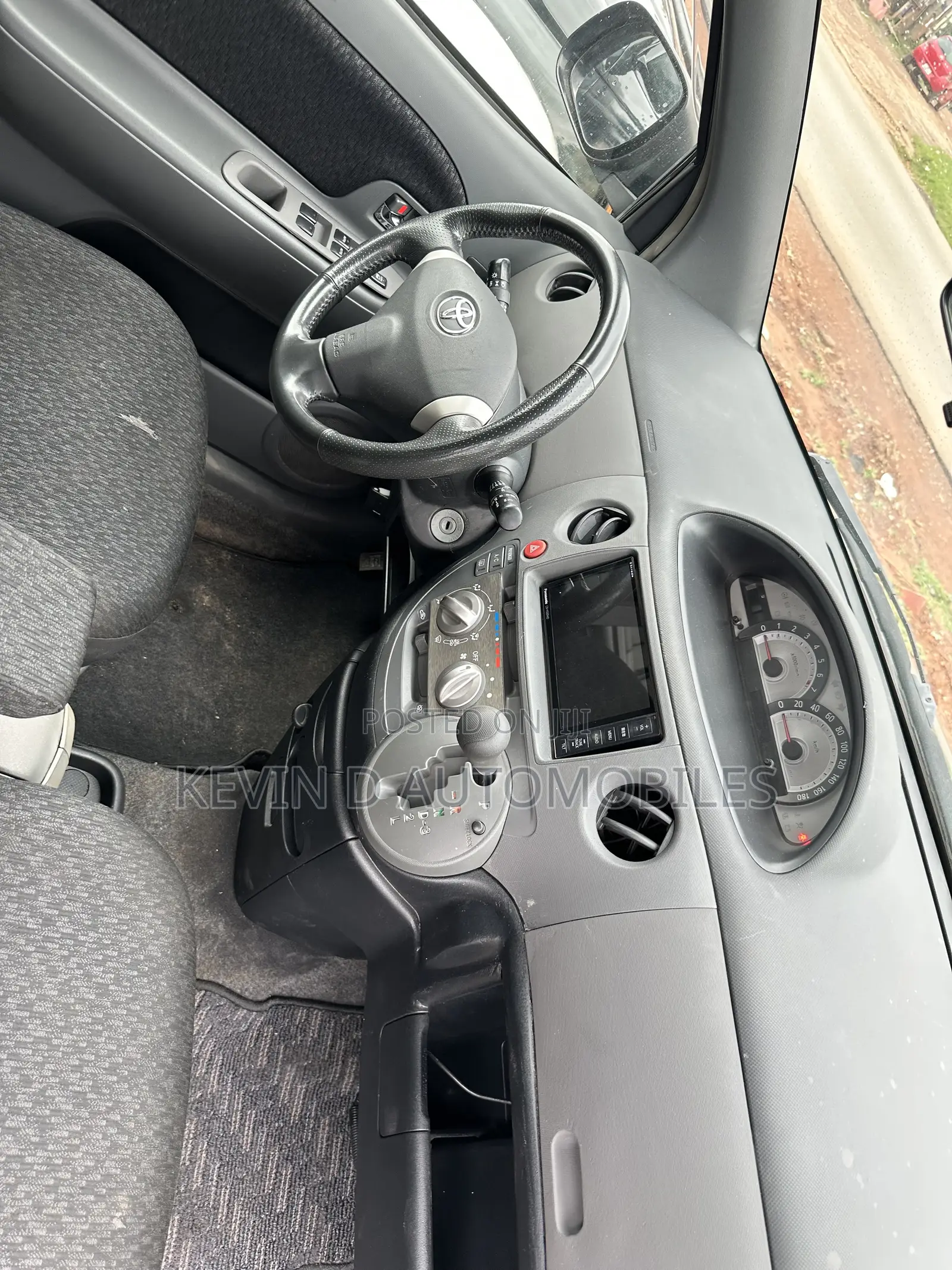 Toyota Sienta 1.5 AWD 2013 Gray