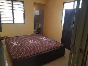 1bdrm House in New Town for rent