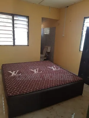 1bdrm House in New Town for rent