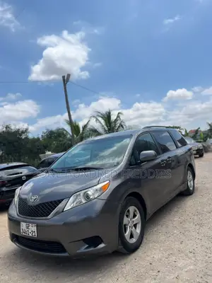 Toyota Sienna LE 8 Passenger 2011 Gray