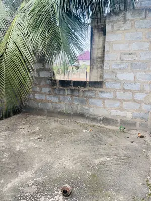 7bdrm Apartment in Peaceland Hills, Ashaiman Municipal for sale