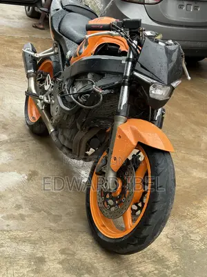 Honda CBR 2024 Orange